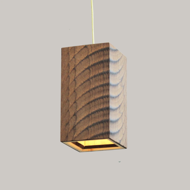 Holz-Hängeleuchte aus Parkett, Design by LUMIKAT