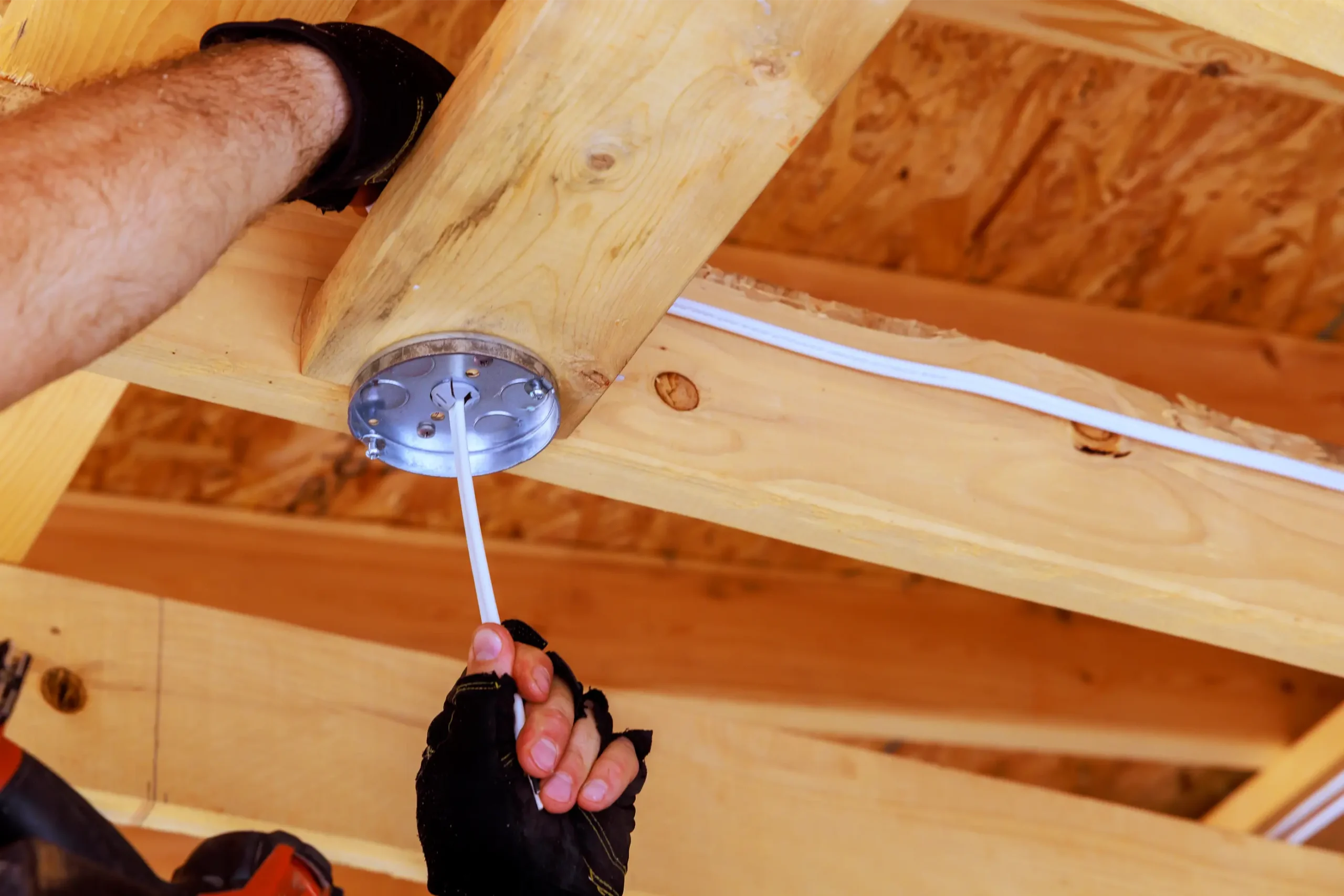During installation of ceiling light lamp an elec – LUMIKAT